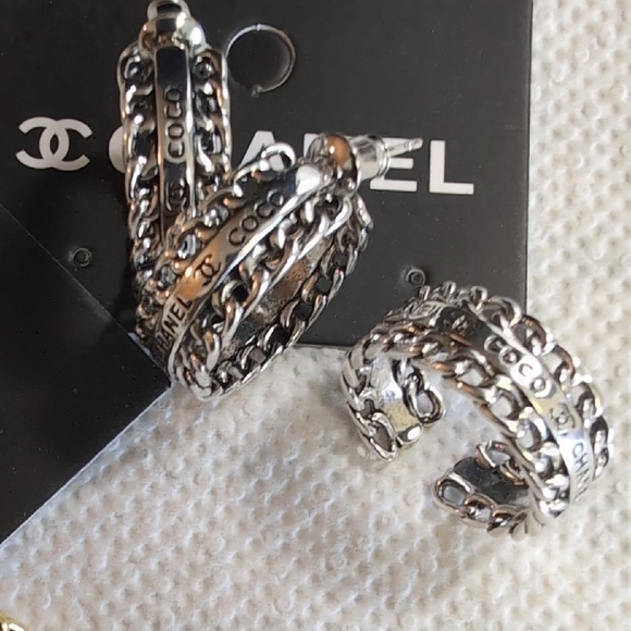 CHANEL Gold and Silver Textured Earrings - Picture 2 of 14